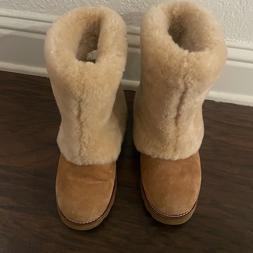 Ugg short chestnut fur boots